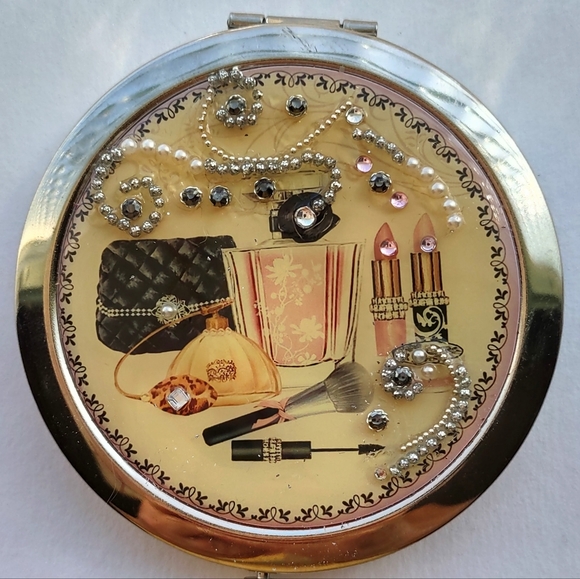 Compact Makeup Mirror - Picture 1 of 6